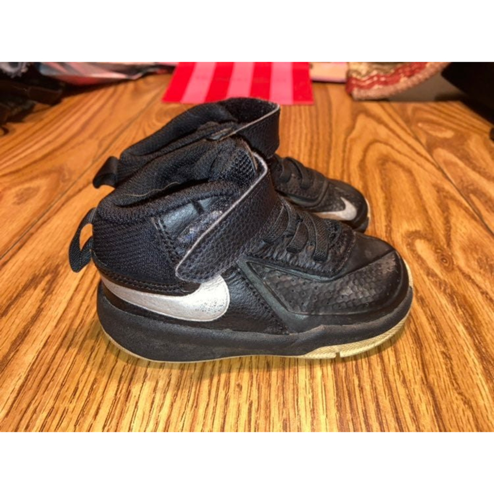 Adorable Nike's Size CH 5